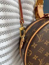 Lade das Bild in den Galerie-Viewer, LOUIS VUITTON PETITE BOITE CHAPEAU
