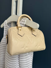 Lade das Bild in den Galerie-Viewer, LOUIS VUITTON SPEEDY 20 EMPREINTE
