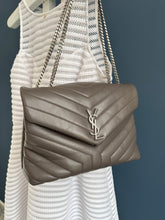 Lade das Bild in den Galerie-Viewer, YSL LOULOU MEDIUM
