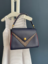 Lade das Bild in den Galerie-Viewer, LOUIS VUITTON DOUBLE V
