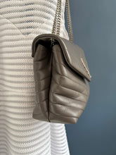 Lade das Bild in den Galerie-Viewer, YSL LOULOU MEDIUM
