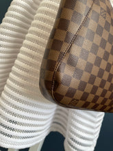 Lade das Bild in den Galerie-Viewer, LOUIS VUITTON SOUTH BANK
