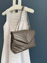 Lade das Bild in den Galerie-Viewer, YSL LOULOU MEDIUM
