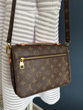 Lade das Bild in den Galerie-Viewer, LOUIS VUITTON MÉTIS
