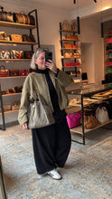 Lade das Bild in den Galerie-Viewer, CHANEL 25 MEDIUM
