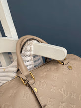 Lade das Bild in den Galerie-Viewer, LOUIS VUITTON SPEEDY 25 EMPREINTE
