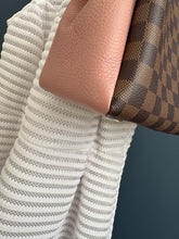 Lade das Bild in den Galerie-Viewer, LOUIS VUITTON BRITTANY
