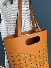 Lade das Bild in den Galerie-Viewer, MCM SHOPPER
