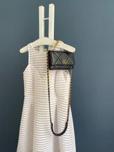 Lade das Bild in den Galerie-Viewer, CHANEL 19 WALLET ON CHAIN
