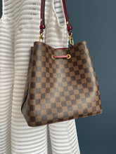 Lade das Bild in den Galerie-Viewer, LOUIS VUITTON NÉONOÉ MM CHERRY
