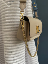 Lade das Bild in den Galerie-Viewer, LOUIS VUITTON LOCKME TENDER
