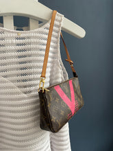 Lade das Bild in den Galerie-Viewer, LOUIS VUITTON POCHETTE ACCESSOIRES
