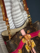 Lade das Bild in den Galerie-Viewer, LOUIS VUITTON NÉONOÉ SUMMER TRUNK
