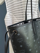 Lade das Bild in den Galerie-Viewer, MCM SHOPPER MEDIUM
