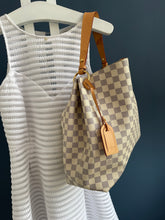 Lade das Bild in den Galerie-Viewer, LOUIS VUITTON GRACEFUL MM
