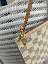 Lade das Bild in den Galerie-Viewer, LOUIS VUITTON CLUTCH
