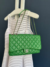 Lade das Bild in den Galerie-Viewer, CHANEL CLASSIC FLAP
