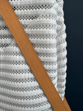 Lade das Bild in den Galerie-Viewer, LOUIS VUITTON BUMBAG
