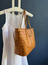 Lade das Bild in den Galerie-Viewer, MCM LIZ SHOPPER MEDIUM
