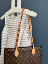 Lade das Bild in den Galerie-Viewer, LOUIS VUITTON CARRY IT
