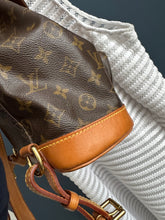 Lade das Bild in den Galerie-Viewer, LOUIS VUITTON MONTSOURIS MM
