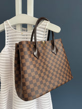 Lade das Bild in den Galerie-Viewer, LOUIS VUITTON KENSINGTON
