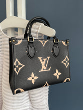 Lade das Bild in den Galerie-Viewer, LOUIS VUITTON ONTHEGO PM BICOLOR
