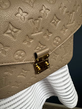 Lade das Bild in den Galerie-Viewer, LOUIS VUITTON MÉTIS EMPREINTE
