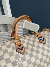 Lade das Bild in den Galerie-Viewer, LOUIS VUITTON SPEEDY 30 MIT SCHULTERRIEMEN
