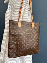 Lade das Bild in den Galerie-Viewer, LOUIS VUITTON CARRY IT
