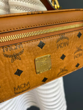 Lade das Bild in den Galerie-Viewer, MCM KOSMETIK CROSSBODYBAG
