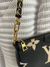 Lade das Bild in den Galerie-Viewer, LOUIS VUITTON MINI POCHETTE BICOLOR

