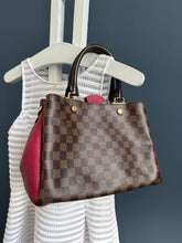 Lade das Bild in den Galerie-Viewer, LOUIS VUITTON BRITTANY
