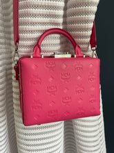 Lade das Bild in den Galerie-Viewer, MCM SOFT BERLIN CROSSBODY
