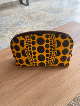 Lade das Bild in den Galerie-Viewer, LOUIS VUITTON KUSAMA KOSMETIKTASCHE
