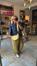 Lade das Bild in den Galerie-Viewer, LOUIS VUITTON OVER THE MOON

