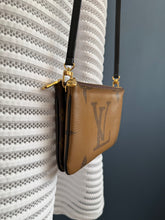 Lade das Bild in den Galerie-Viewer, LOUIS VUITTON DOUBLE ZIP POCHETTE
