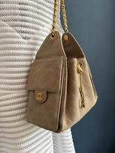 Lade das Bild in den Galerie-Viewer, CHANEL 25 SMALL WILDLEDER
