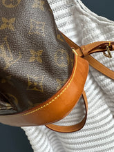 Lade das Bild in den Galerie-Viewer, LOUIS VUITTON MONTSOURIS MM
