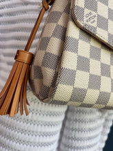 Lade das Bild in den Galerie-Viewer, LOUIS VUITTON CROISETTE
