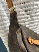 Lade das Bild in den Galerie-Viewer, LOUIS VUITTON BUMBAG
