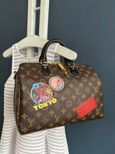 Lade das Bild in den Galerie-Viewer, LOUIS VUITTON WORLD TOUR SPEEDY 30
