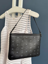 Lade das Bild in den Galerie-Viewer, MCM CLUTCH
