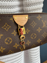 Lade das Bild in den Galerie-Viewer, LOUIS VUITTON TIRETTE
