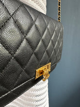Lade das Bild in den Galerie-Viewer, CHANEL GOLDEN CLASS WOC
