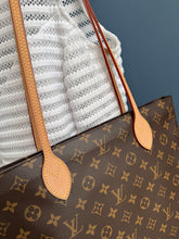 Lade das Bild in den Galerie-Viewer, LOUIS VUITTON CARRY IT
