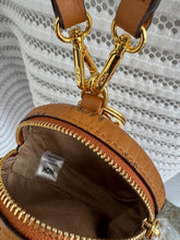 Lade das Bild in den Galerie-Viewer, MCM ROUND COIN POUCH
