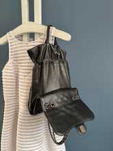 Lade das Bild in den Galerie-Viewer, CHANEL CLASSIC FLAP SMALL / BEUTEL
