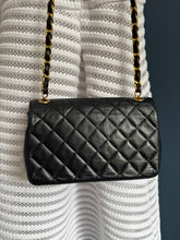 Lade das Bild in den Galerie-Viewer, CHANEL VINTAGE CLASSIC FLAP BAG
