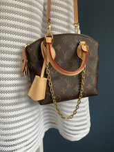 Lade das Bild in den Galerie-Viewer, LOUIS VUITTON LOCKIT BB
